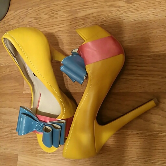 Heels - Picture 4 of 4
